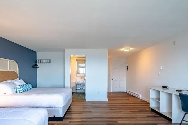 Deluxe Two Queen Beds w/Kitchenette
