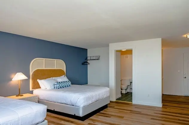 Deluxe Two Queen Beds w/Kitchenette