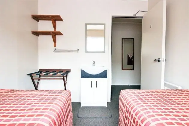 Standard Süit, 1 Yatak Odası, Sigara İçilmez, Ortak Banyo (Twin Room with Share Bath)