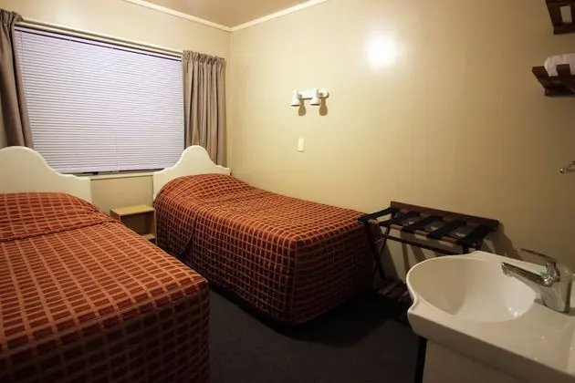 Standard Süit, 1 Yatak Odası, Sigara İçilmez, Ortak Banyo (Twin Room with Share Bath)