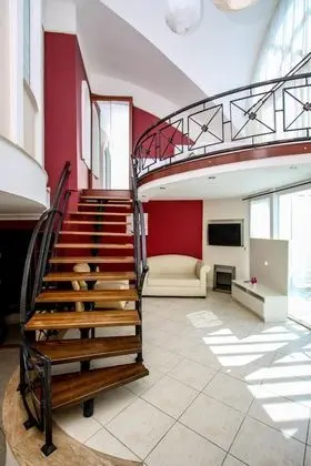 Deluxe Tek Büyük Yataklı Oda, Havuz Manzaralı