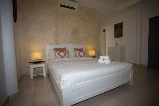 5-Bedrooms Private Pool Villa