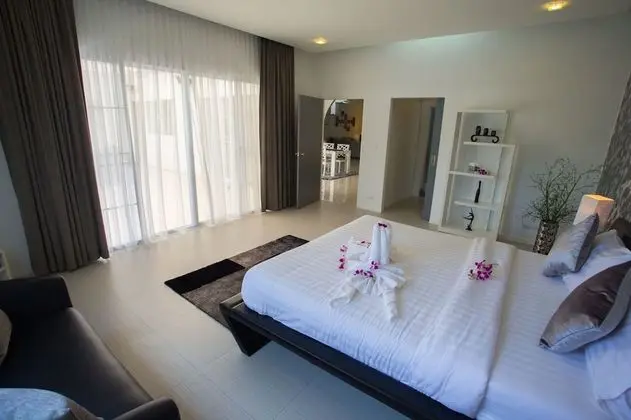 5-Bedrooms Private Pool Villa