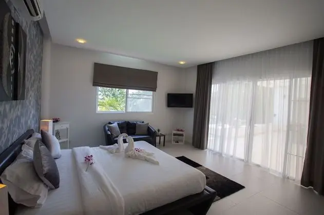 5-Bedrooms Private Pool Villa
