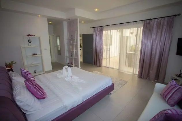 5-Bedrooms Private Pool Villa