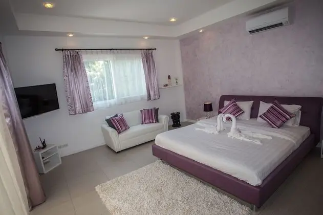 5-Bedrooms Private Pool Villa