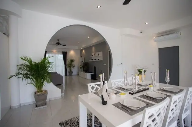 5-Bedrooms Private Pool Villa