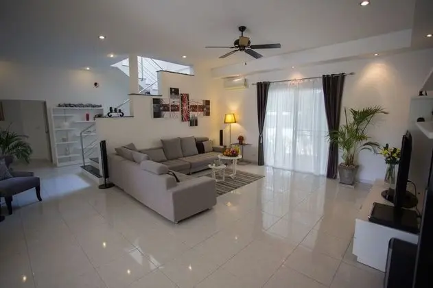 5-Bedrooms Private Pool Villa