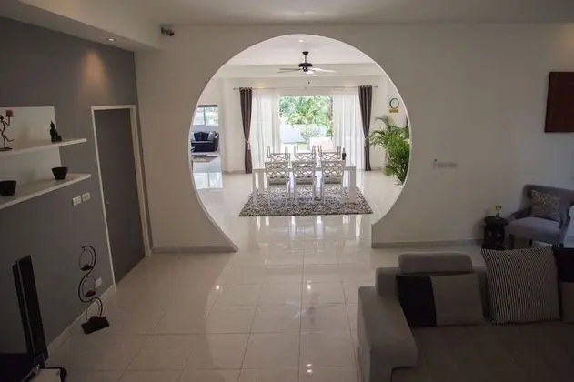5-Bedrooms Private Pool Villa