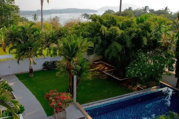 5-Bedrooms Private Pool Villa