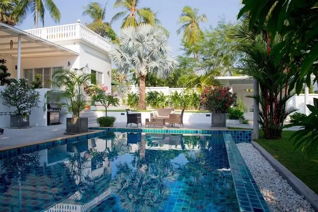 5-Bedrooms Private Pool Villa