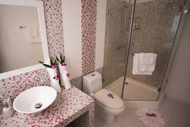 5-Bedrooms Private Pool Villa