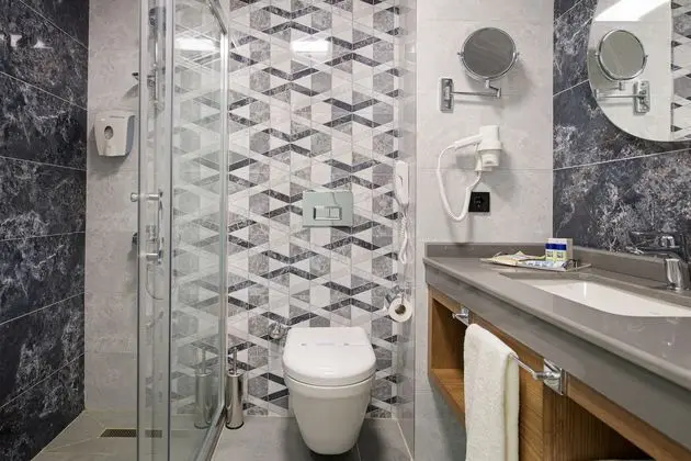 https://images.etstur.com/imgproxy/resize/2560x1440/files/images/hotelImages/etsrooms/517213/Sealife_Kemer_Hotel_20250129173037_10.jpg