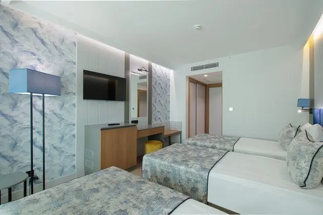 https://images.etstur.com/imgproxy/resize/2560x1440/files/images/hotelImages/etsrooms/517213/Sealife_Kemer_Hotel_20250129173328_7.jpg