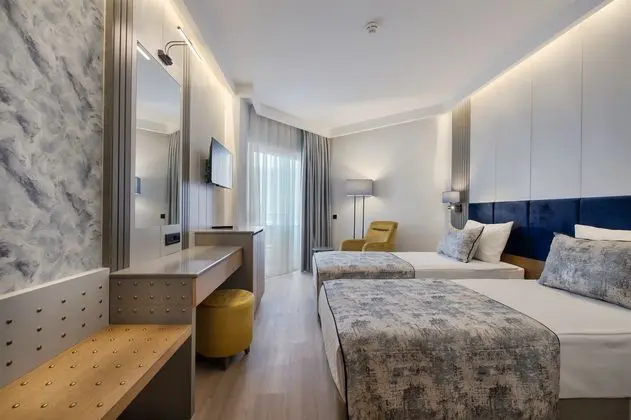 https://images.etstur.com/imgproxy/resize/2560x1440/files/images/hotelImages/etsrooms/517213/Sealife_Kemer_Hotel_20250129173328_9.jpg