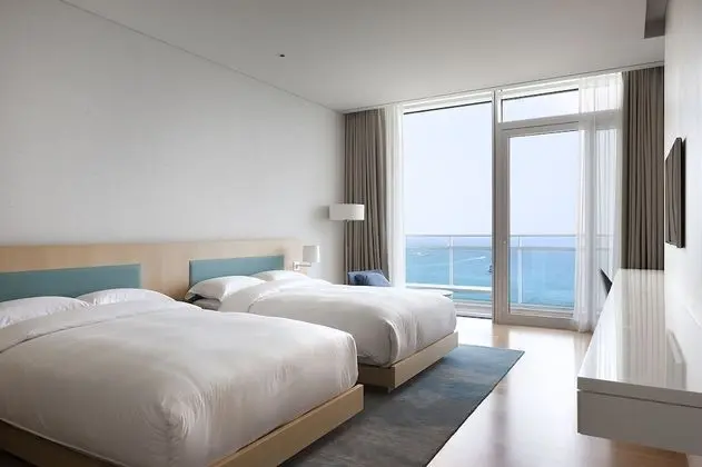 Premium Deluxe Twin-Breakfast, Sauna and Swimming pool for 2 guests- Extra person fee upon check-in