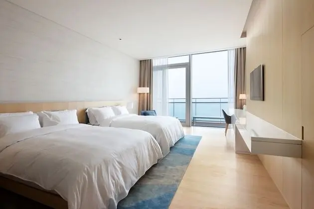 Premium Deluxe Twin-Breakfast, Sauna and Swimming pool for 2 guests- Extra person fee upon check-in