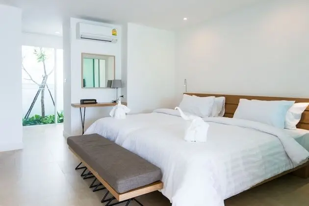 Sea View - Hill Suite with Pool side