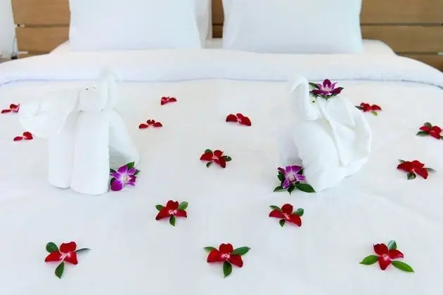 Sea View - Hill Suite with Pool side