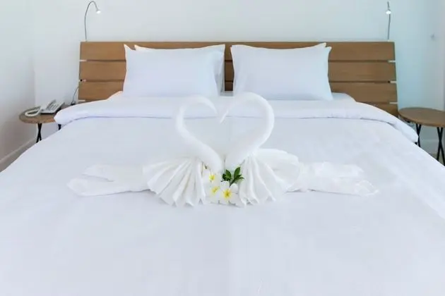 Sea View - Hill Suite with Pool side