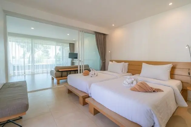 Sea View - Hill Suite with Pool side
