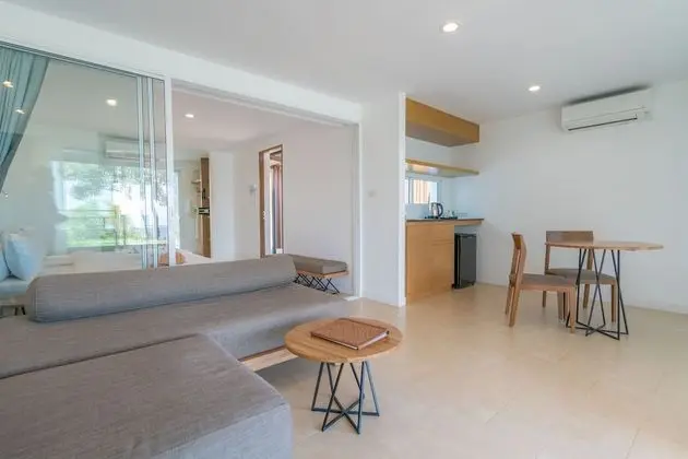 Sea View - Hill Suite with Pool side