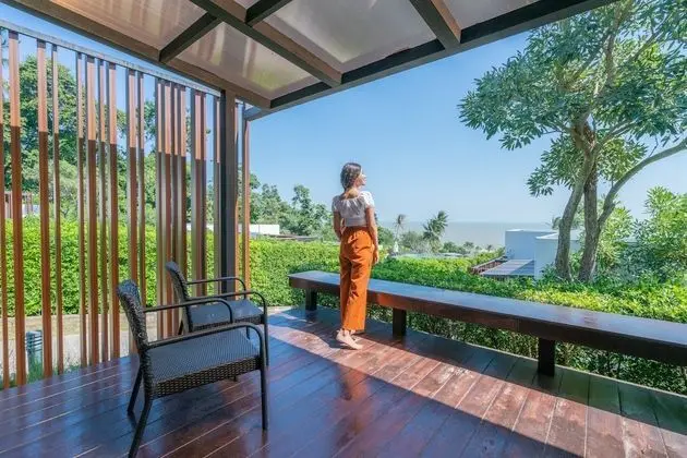Sea View - Hill Suite with Pool side