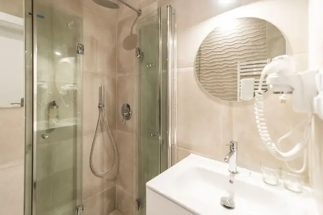 Deluxe Üç Kişilik Oda