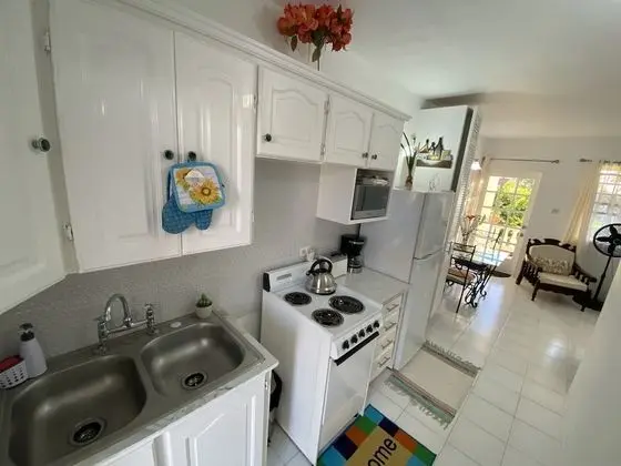 Lovely 1 Bedroom Unit Lower Level