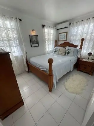 Lovely 2 Bedroom Unit