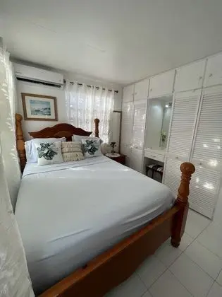 Lovely 2 Bedroom Unit