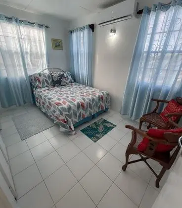 Lovely 2 Bedroom Unit