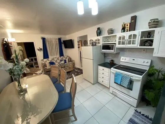 Lovely 2 Bedroom Unit