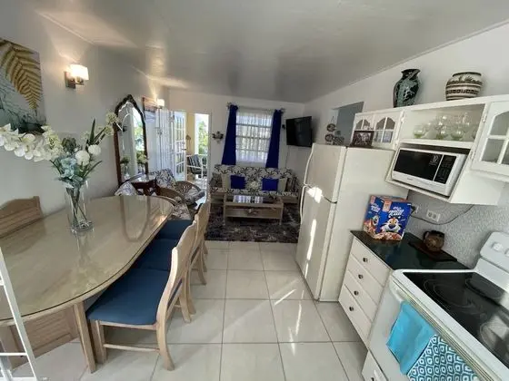 Lovely 2 Bedroom Unit