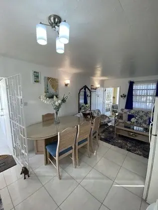 Lovely 2 Bedroom Unit