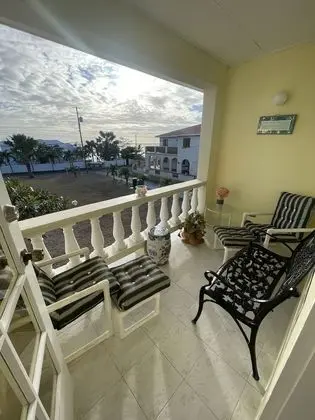 Lovely 2 Bedroom Unit