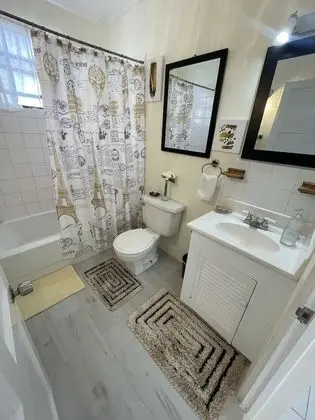 Lovely 2 Bedroom Unit