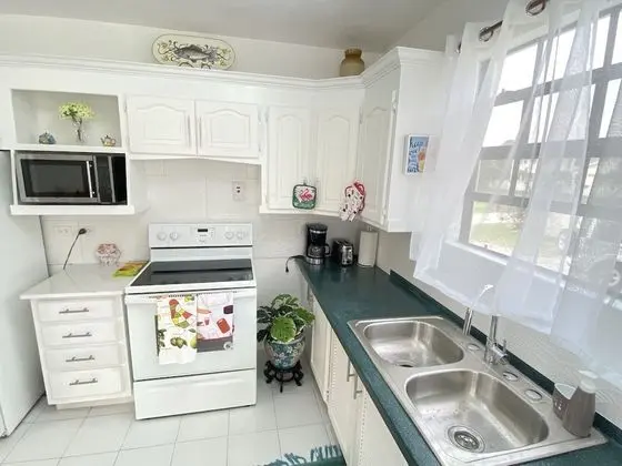 Tranquil 2 Bedroom Unit Lower Level
