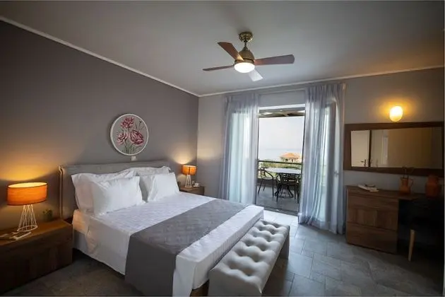 Gold Private Pool Villa Sea View