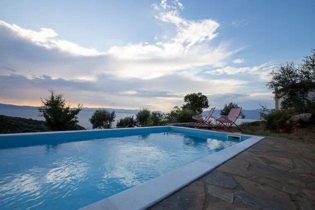 Gold Private Pool Villa Sea View