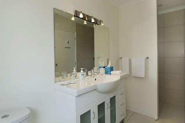 Standard Oda, 1 Büyük (Queen) Boy Yatak, Banyolu/Duşlu