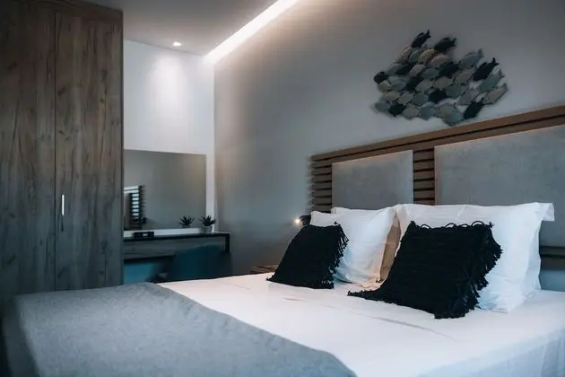 Deluxe 2-Bedroom Apartment Partial Sea View