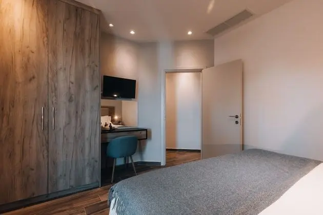 Deluxe 2-Bedroom Apartment Partial Sea View