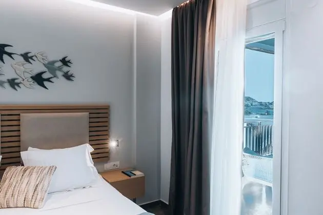 Deluxe 2-Bedroom Apartment Partial Sea View