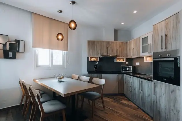 Deluxe 2-Bedroom Apartment Partial Sea View
