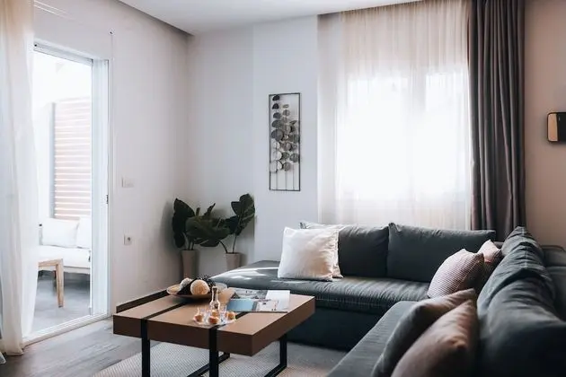 Deluxe 2-Bedroom Apartment Partial Sea View
