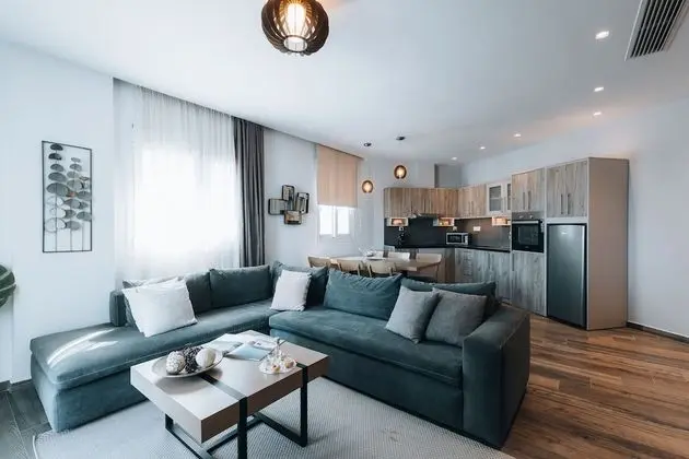 Deluxe 2-Bedroom Apartment Partial Sea View