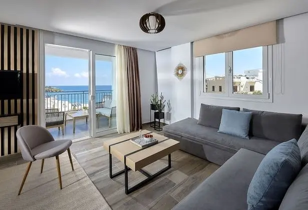 Deluxe 2-Bedroom Apartment Partial Sea View