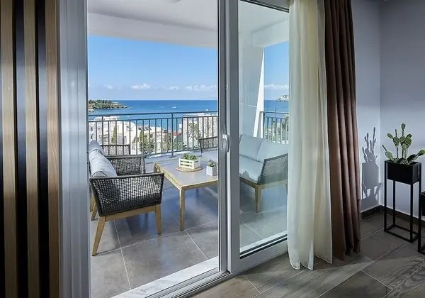Deluxe 2-Bedroom Apartment Partial Sea View
