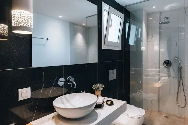 Deluxe 2-Bedroom Apartment Partial Sea View